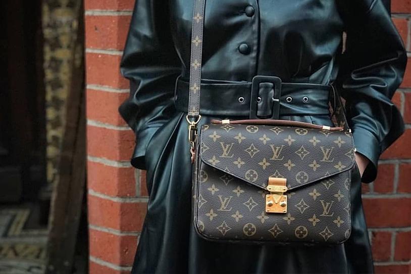 Beige Louis Vuitton Monogram Vernis Rosewood Avenue Shoulder Bag