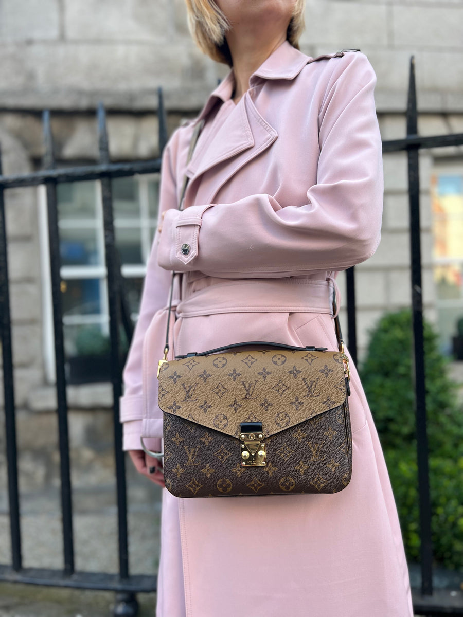 Louis Vuitton 22 Pochette Metis reverse monogram