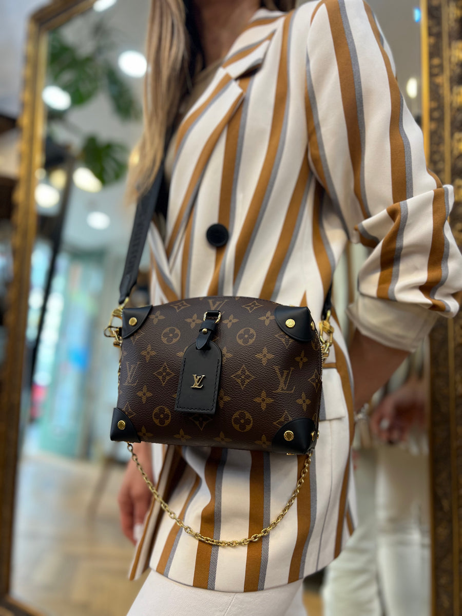The new LOUIS VUITTON petite MALLE SOUPLE bag in black and pink 