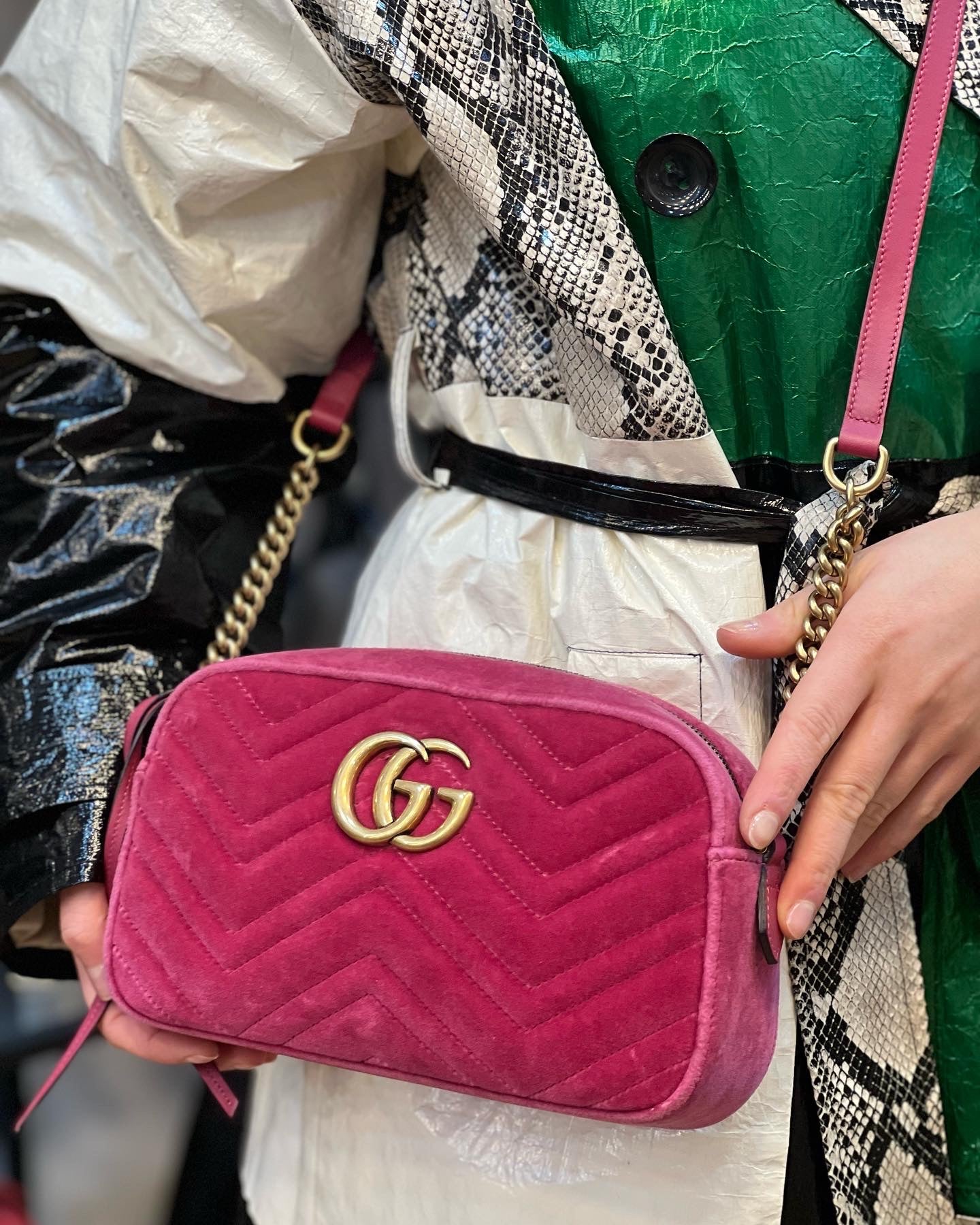 Gucci Pink Velvet GG Marmont Chain Crossbody Siopaella