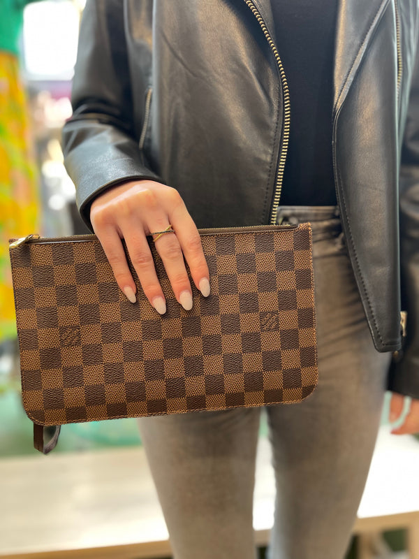 Louis Vuitton Damier Canvas Pochette