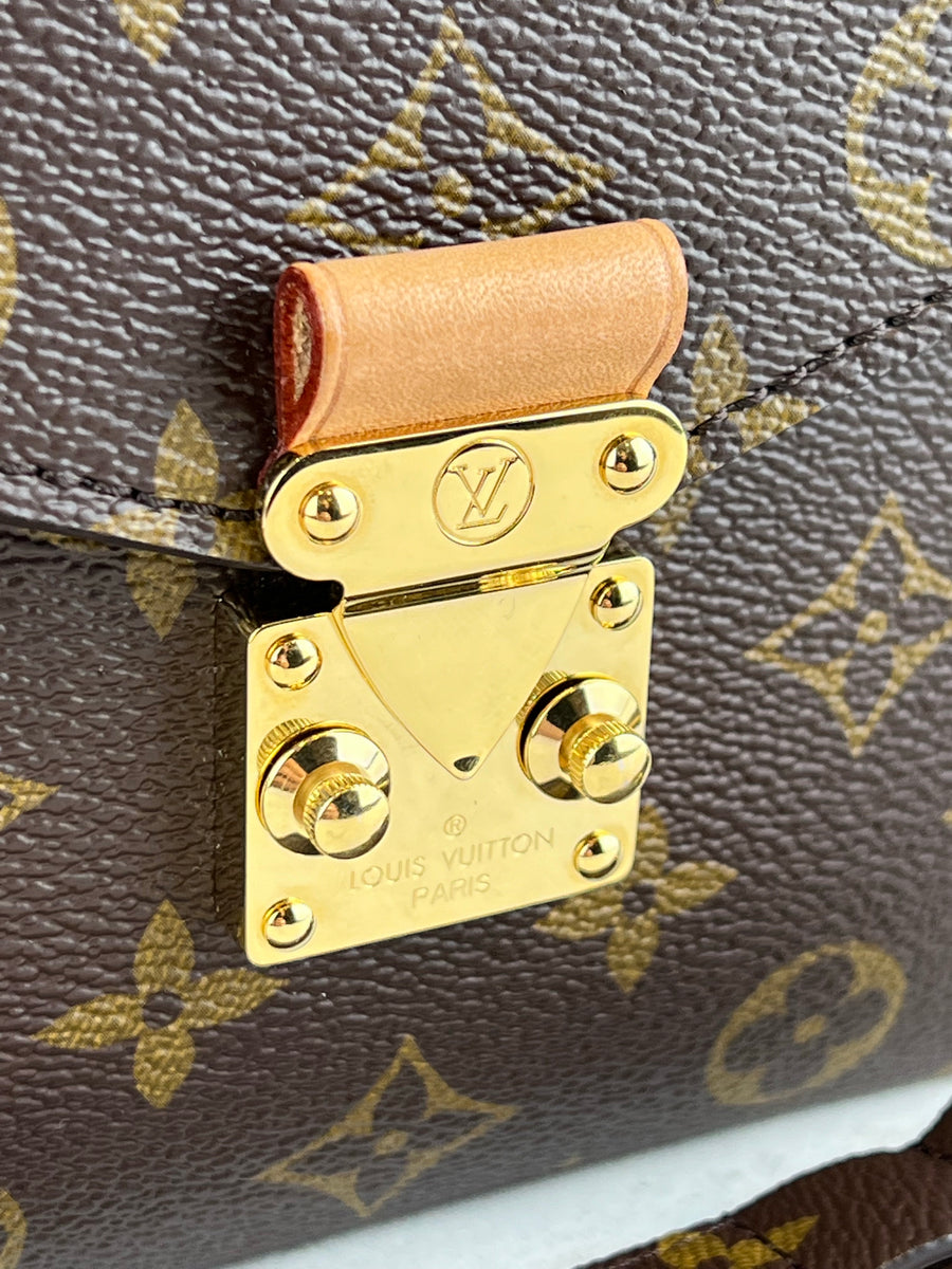 Louis Vuitton Monogram Canvas 